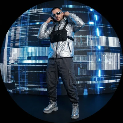 Эстетика «Cyber-Y2K» — AI промт для Nano Banana Pro