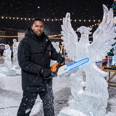 Ледяной скульптор на работе — AI промт для Nano Banana Pro