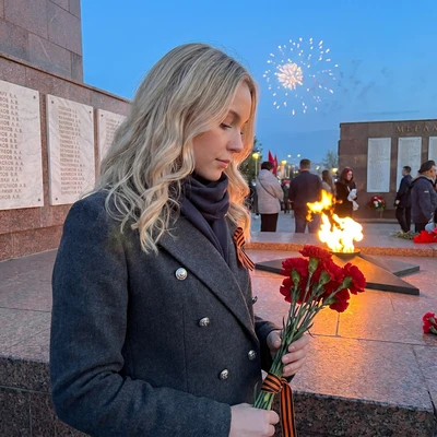 Память весны: Вечный огонь — AI промт для Nano Banana Pro