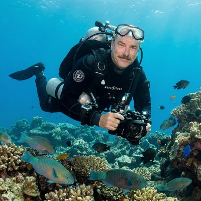 Подводный исследователь в стиле National Geographic — AI промт для Nano Banana Pro