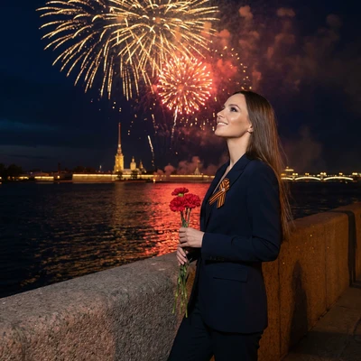 Салют Победы на набережной Невы — AI промт для Nano Banana Pro