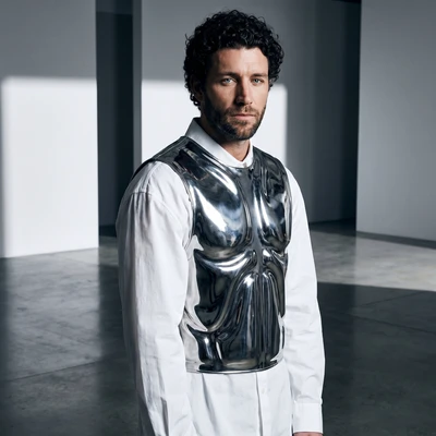 Скульптурная мода: Металл и Текстура — AI промт для Nano Banana Pro