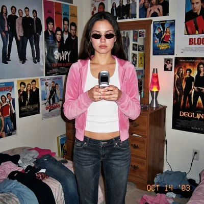 Влогер из 2000-х (Y2K) — AI промт для Nano Banana Pro